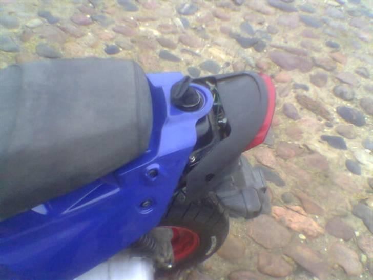 PGO Hot/Cpi Solgt - havde ikke lige noget original lygte og et eller anden skulle der jvære så det blev til noget sammen biks hehe billede 9