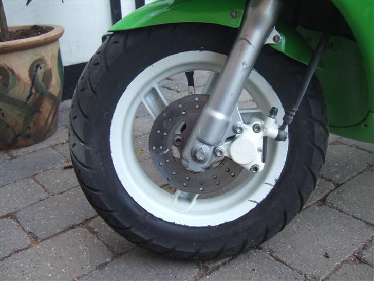 Aprilia Sonic GP 'Lotte' Solgt . - Hvid kaliper, ved iik´ hvor lang tid det holder, men hva´ fa´en :b billede 12