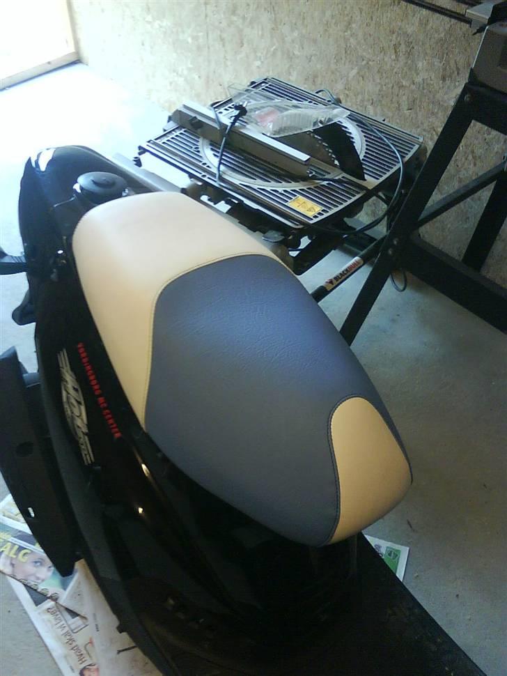 PGO Hot 50 - mit nye sæde (: så mangler vi kun hvide og blå skjolde billede 8