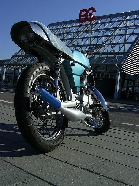 Yamaha FS-1 K1 "Samlesættet"  - Når enden er god ;-) (ku godt tænke mig at få farvet det hvide i baglygten sælvmetallic eller få sat rødt ind bagved som på min første 4gear for det er nice :-D) billede 4