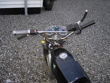 Puch Monza 4 gear - Styret er bugget en del efter jeg ramte bilen... billede 2