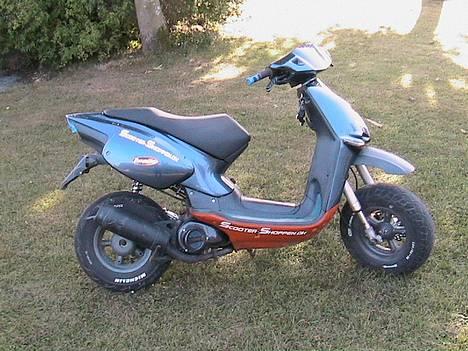 Aprilia RallY ((Sælges) - Skråt bagfra.. blå lygteglas.. billede 2