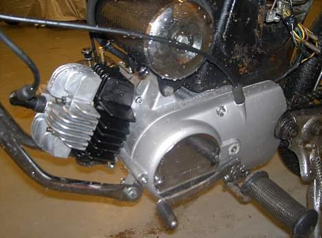 Yamaha FS1 4g DX SOLGT - UuuuHa, Færdig med motoren, så mangler jeg kun stellet :D billede 9