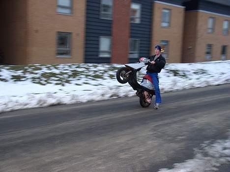 Yamaha Jog byttede til sonic - en af mine venner tager den lige på baghjul billede 4