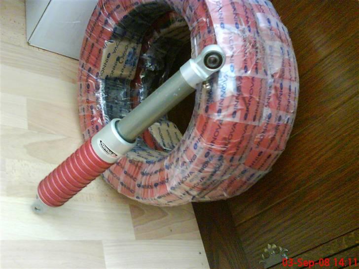 Aprilia Sonic SOLGT!   - røde innovation dæk og rød fournails stødd billede 8