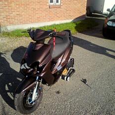 Yamaha Jog RR . Red Top..