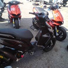 Yamaha Jog RR . Red Top..