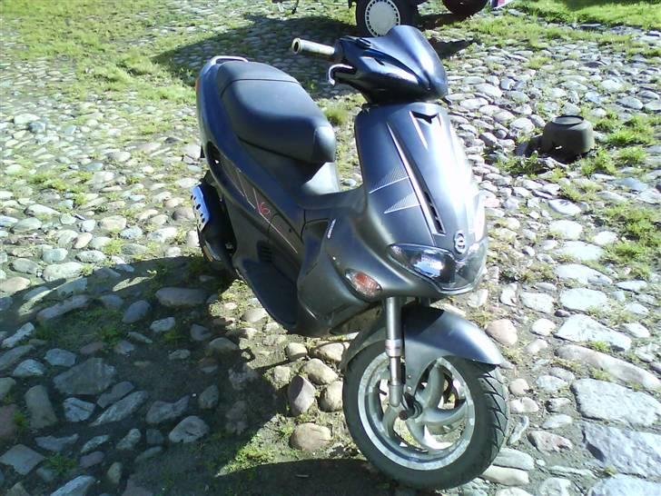 Gilera Runner LC SOLGT - har en lille skade under styret, skal jeg nok få ordnet. billede 2