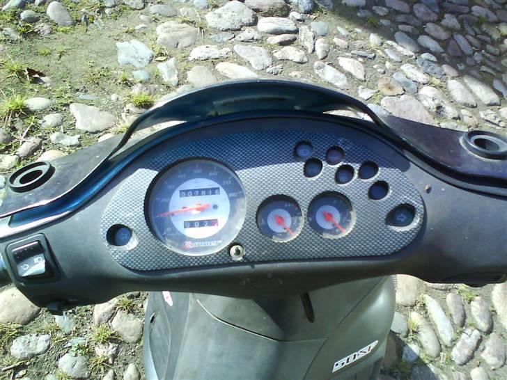 Gilera Runner LC SOLGT - Fint med mig at den har 8,5 liter (+ 1,5liter reserve) tank :P billede 5