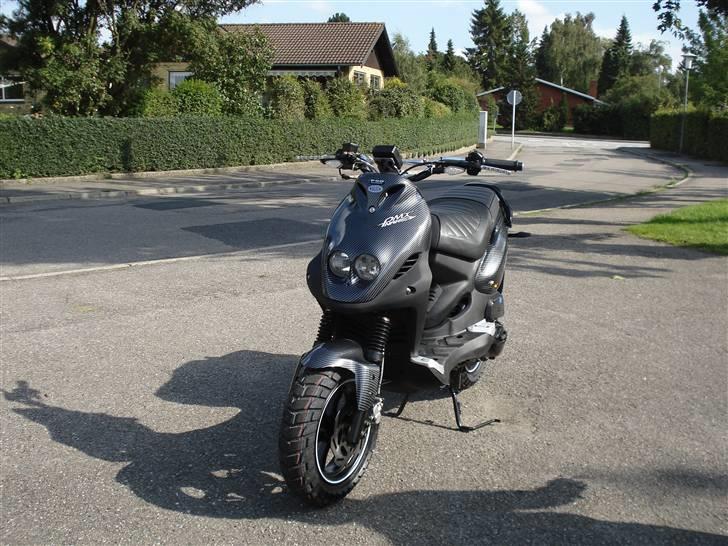 PGO Pmx Naked Carbon billede 2