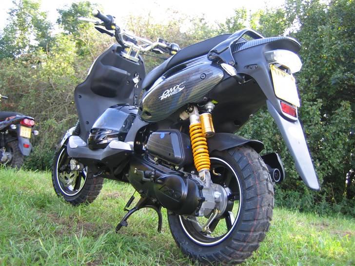 PGO Pmx Naked Carbon billede 8