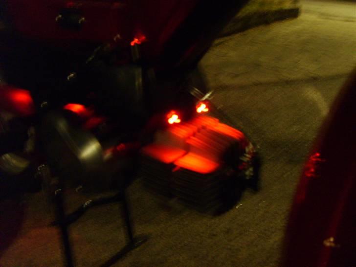 Puch Maxi Kl (Den Røde Baron) - Der sidder 6 dioder i det hele. 3 i hver side...her er det ved motoren billede 18