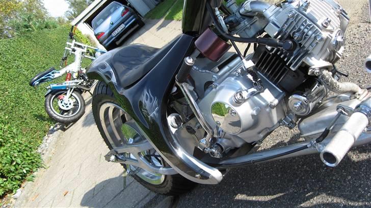 MiniBike 125ccm Chopper - madass´en i baggrunden billede 5