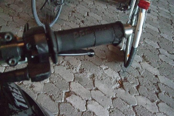 Derbi Senda Sm Extreme - Efter styrt. Scooter kom kørene lige ud foran mig. billede 13