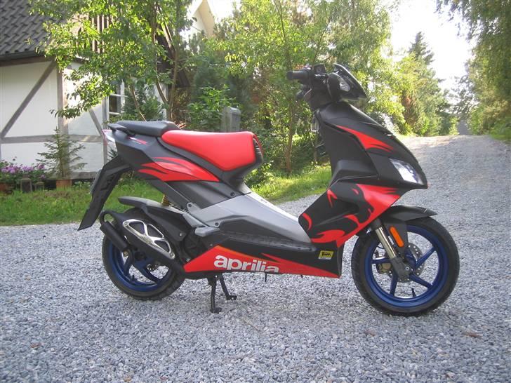 Aprilia SR 50 Factory, SOLGT billede 1