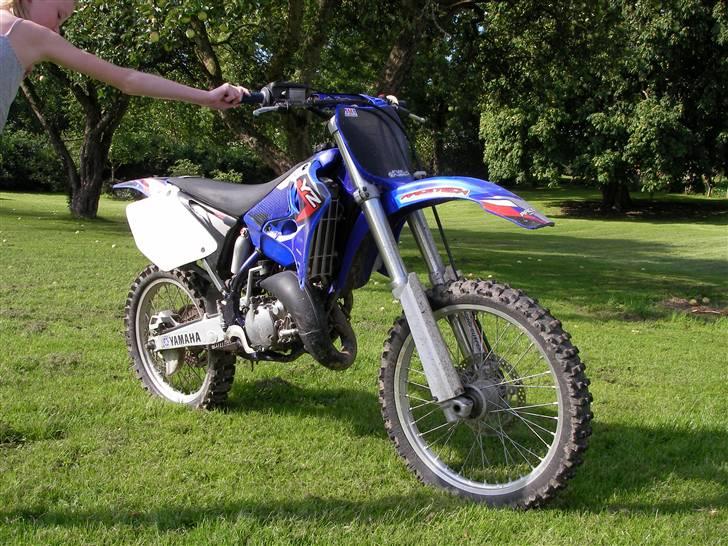 Yamaha YZ 125 (Byttet) - Ligner den er ved at vælte, men min lillesøster er sku stærk (NOT) billede 4