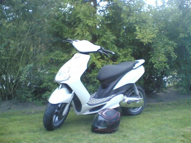 Yamaha jog r - min hebo laguna hjelm som er købt i spanien billede 8