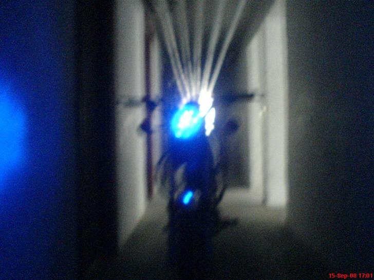 Suzuki Samurai Dm 50 [projekt] S - så fik jeg min 4 blå dioder monteret  billede 17