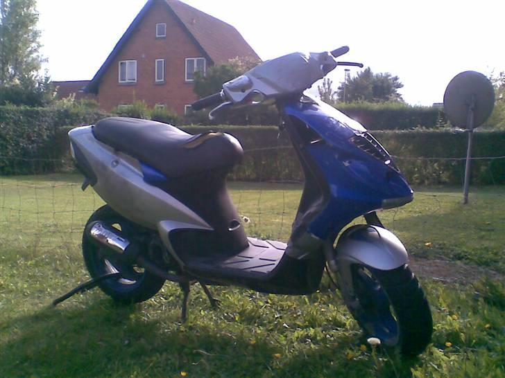 Piaggio NRG MC3 !! SOLGT !! - min scooter fra højre side som den er nu... billede 6