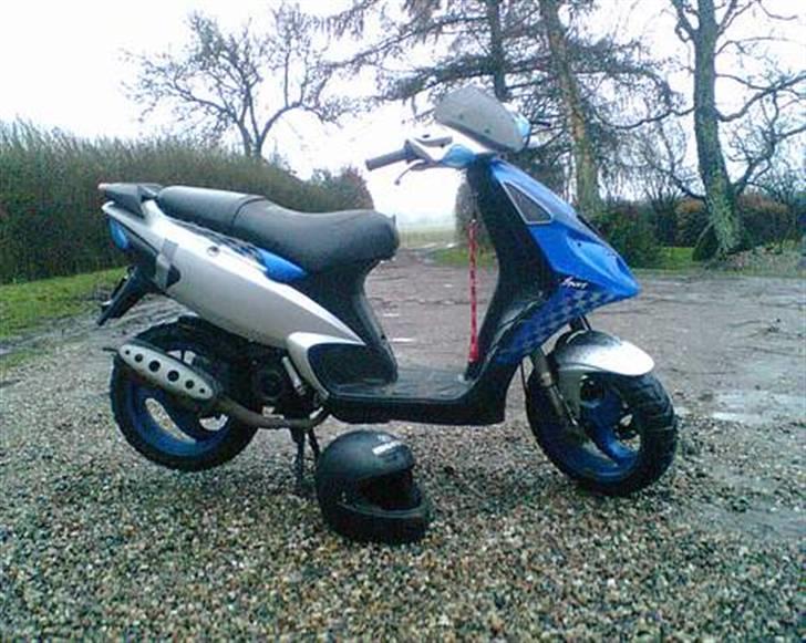 Piaggio NRG MC3 !! SOLGT !! - min scooter fra højre side som den var før... billede 7