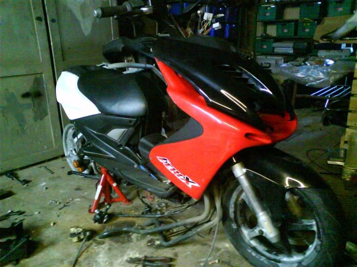 Yamaha Aerox LC DD  SÆLGES  - lang ser den ud og lang er den.....sænket forgaffel... billede 3