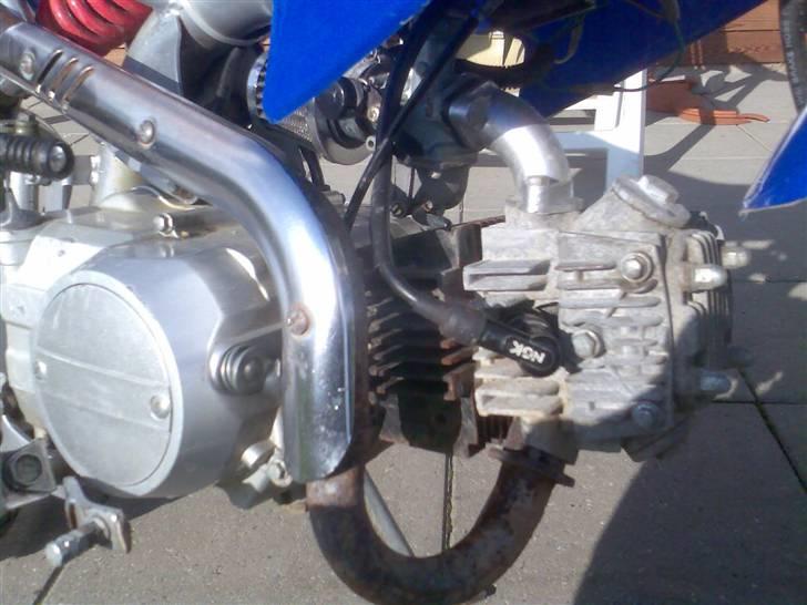 MiniBike dirtbike 125cc kinacross - motoren i solen billede 11