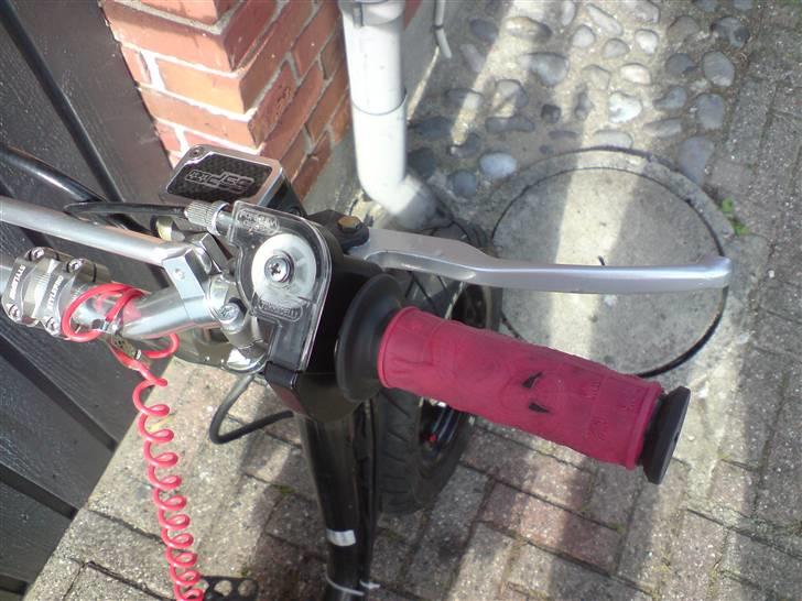 Aprilia Sonic Evo AC SOLGT - Spiderman håndtag, tomaselli greb, SSP væskelåg ! kun det bedste til de bedste ! billede 3