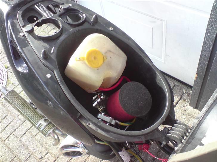 Aprilia Sonic Evo AC SOLGT - Her et billed af den nye tank ! billede 5