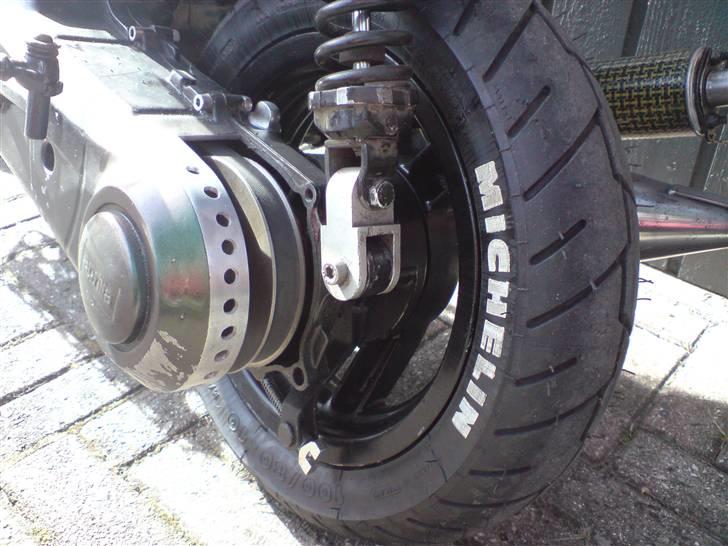 Aprilia Sonic Evo AC SOLGT - Udskæringen til OR-skiverne (: bliver malet. billede 8