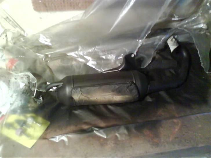 Gilera Runner LC SOLGT - Sidste hånd bliver lagt på udstødningen billede 9