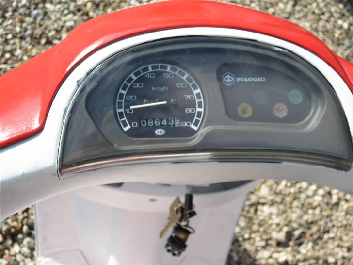 Piaggio Zip //SOLGT 4.5KG// - næsten ikke kørt noget iforhold til alder :P  ( inden den blev malet) billede 7