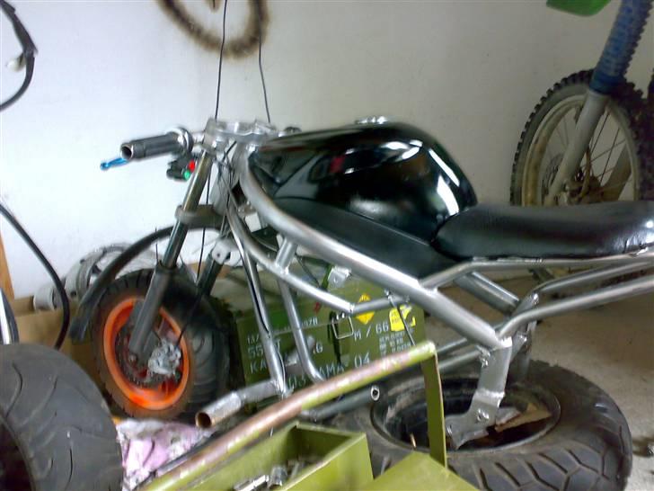 Aprilia R6 Dragstar billede 1