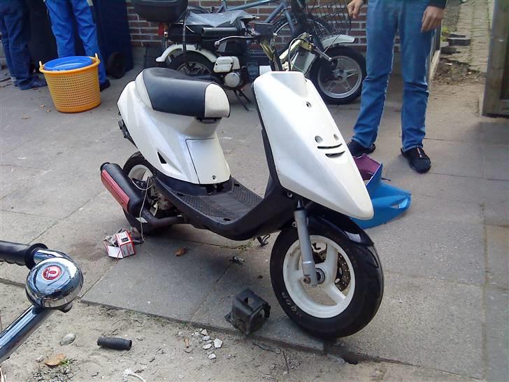 Yamaha Jog fs (Opbygges)  - Efter den er blevet bygget op igen :D med hvide perlemor skjolde billede 13