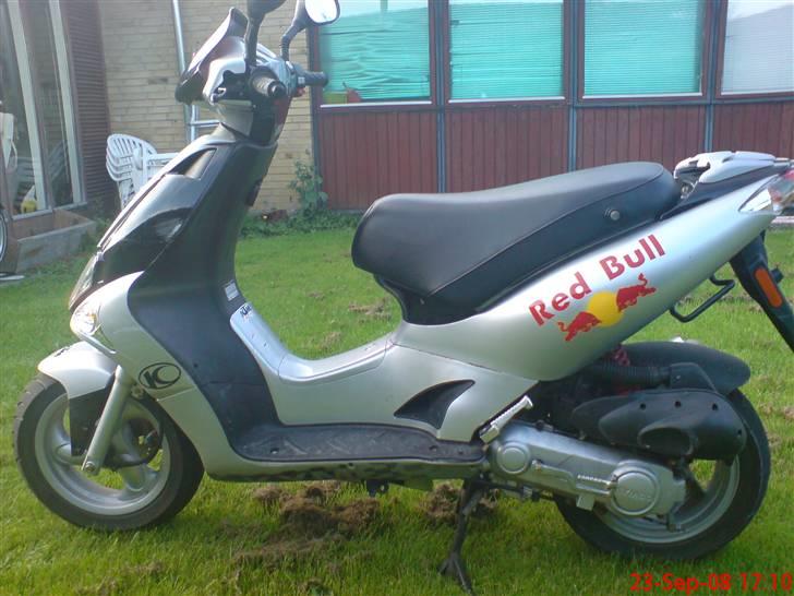 Kymco Super 9 Red Bull billede 3