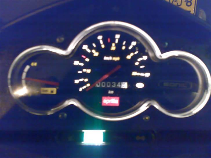 Aprilia Sonic - Instrumentbrættet. Får lagt et tydeligere ind en dag. billede 5