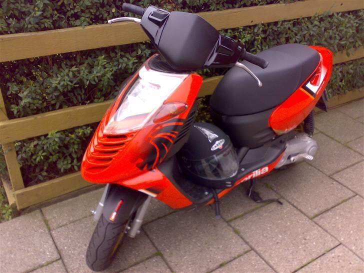 Aprilia Sonic - Min øjesten. Med Caberg hjelm i benskjoldet. billede 8