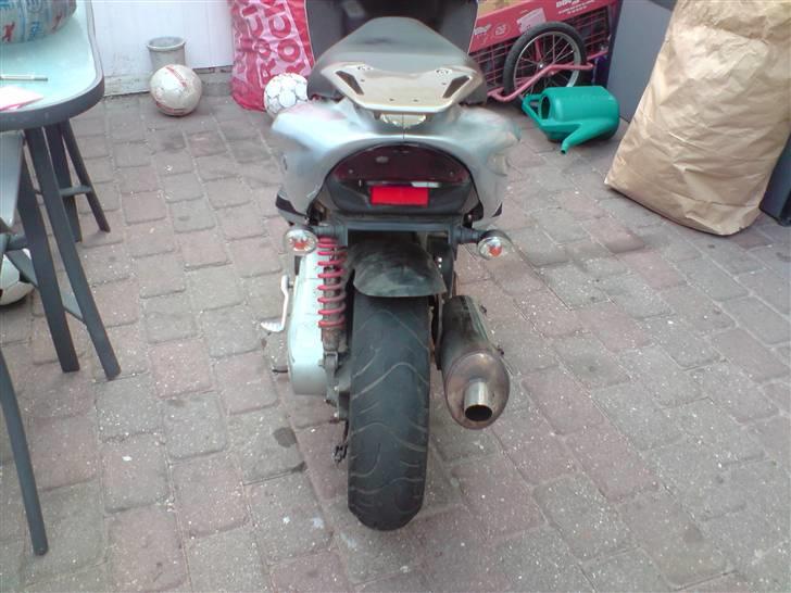 CPI Oliver [Solgt] - Gammelt billede, siden da er der kommet nye skruer, neon, maling og kickstarterarm :D billede 5