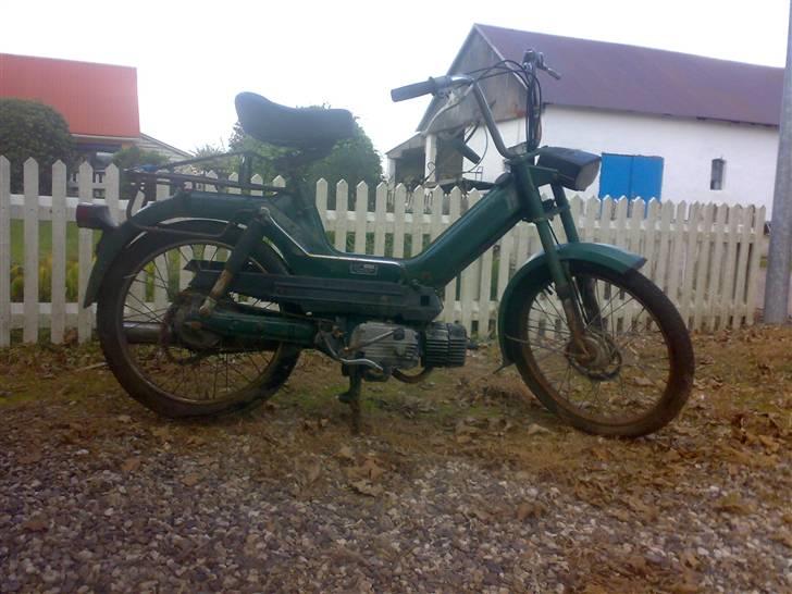 Puch Maxi 2 Gear - Solgt - FØR,  August 2008 - Úde ved min kammerat jeg fik den af, efter dn havde stået ude i 7 år! billede 4