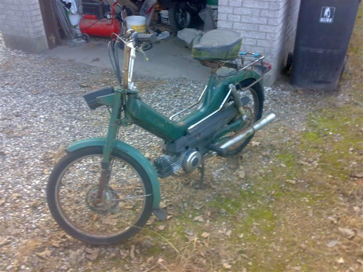 Puch Maxi 2 Gear - Solgt - FØR,  August 2008 - Úde ved min kammerat jeg fik den af, efter dn havde stået ude i 7 år! billede 5