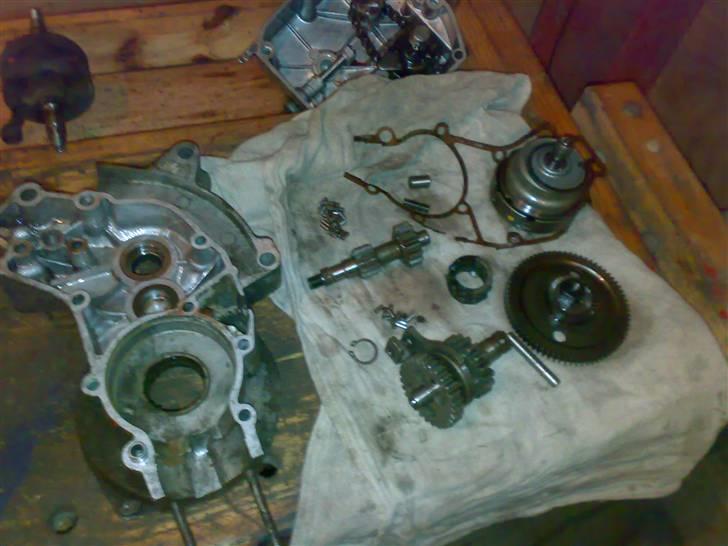 Puch Maxi 2 Gear - Solgt - Gearkassen var det eneste der ikke skulle pilles ved i motoren ;) billede 8