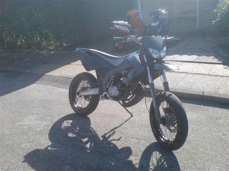 Derbi Senda SM Extrem (SOLGT) billede 2