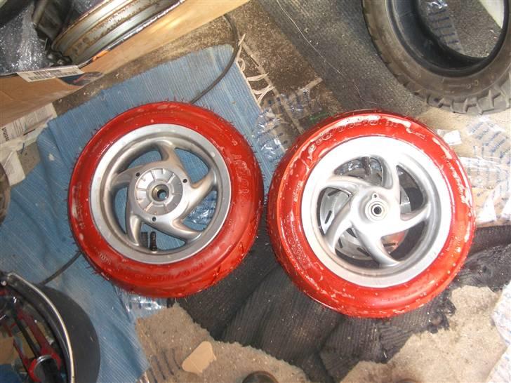 Gilera Stalker (SOLGT) - lige inden de blev sat på :)  blå dæk kommer senere billede 13