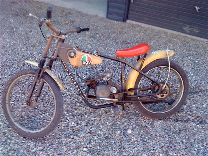 Puch ms50 Speedway knallert - her ser i hva der var en puch ms50 men et helt andet stel billede 1