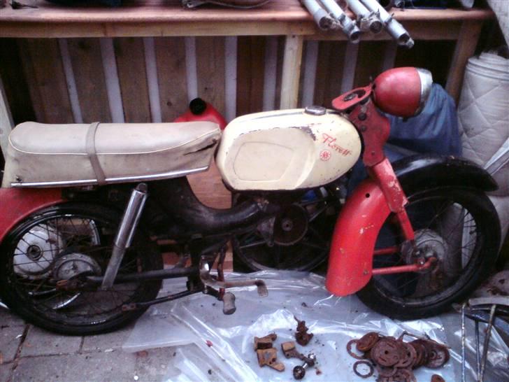 Kreidler Florett Super TS - fik lige monteret forlygten og hornet.. billede 1