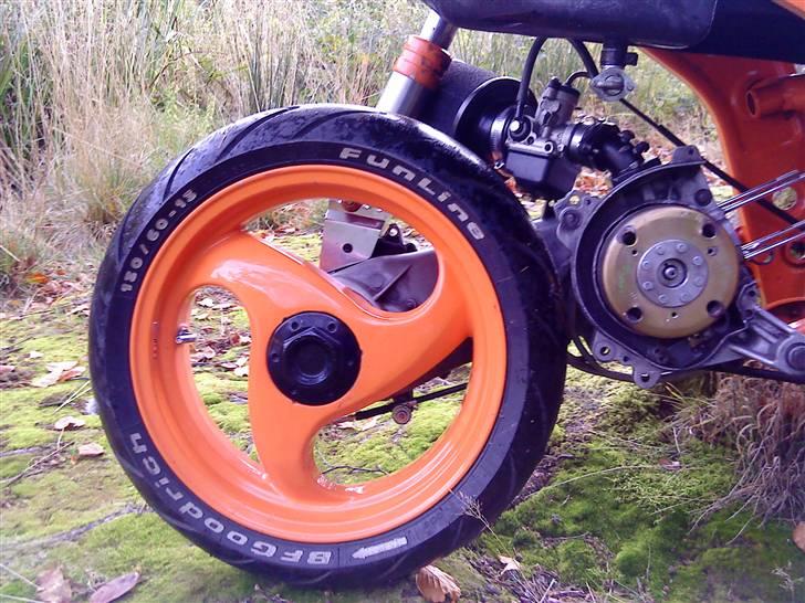 Piaggio ZIP S6R BYTTET - Har selvf. blæserhus og det :P! + en nice mc3 fælge :D  billede 7