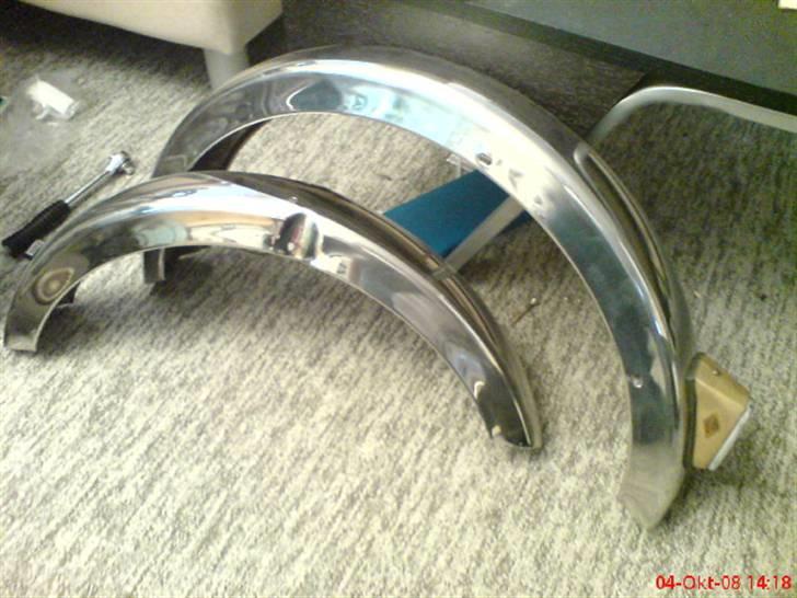 Monark 1247 - skærmene efter jeg har poleret dem, har glasblæst baglygten så den står rå. billede 3