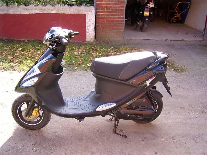 PGO black magic solgt billede 8