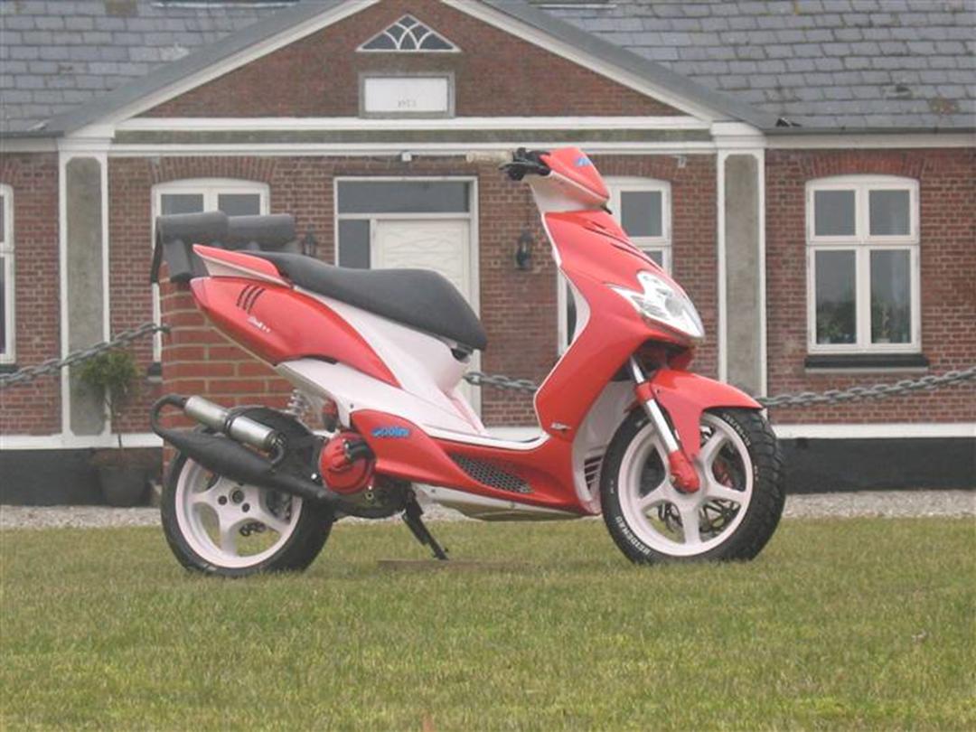 Antagelse Sovesal Blaze Yamaha jog R Rox - 2004 - den pæneste tøsze scooter i b...