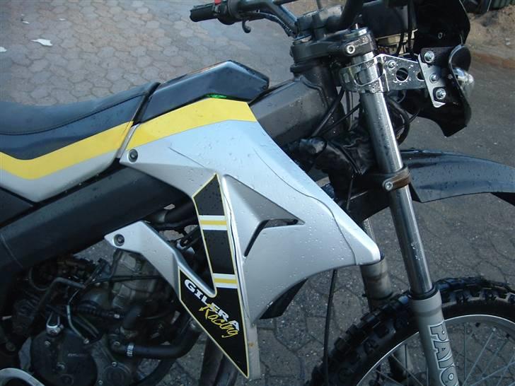 Gilera rcr byttet. - det ødelagte sideskjold billede 4