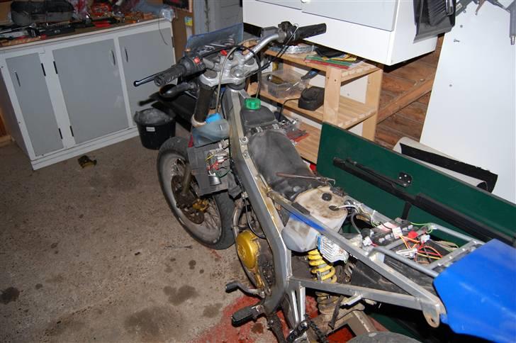Derbi Senda sm(bytte til rs125) - som den står idag uden udstødning og skjolde billede 15